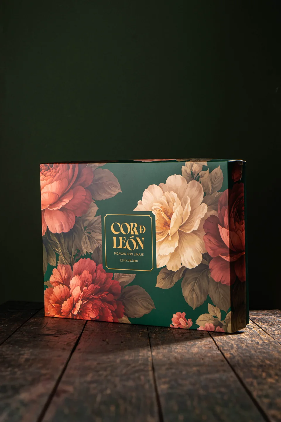 Estuche floral · fotografía del archivo de agosto de 2026