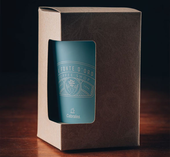 Estuche con ventana que deja ver el vaso de La Fonte D’Oro.